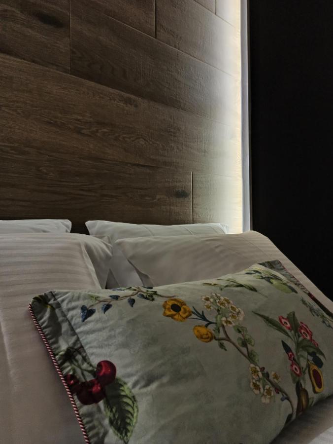 חאניה Mos Luxury City Suites - The R Suite מראה חיצוני תמונה